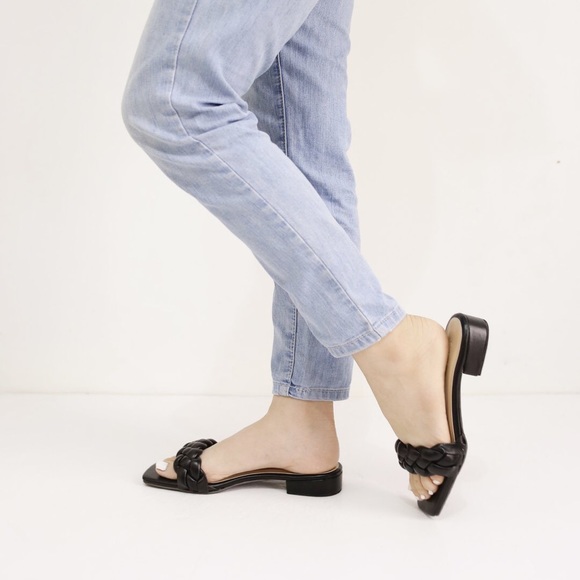 Mary Low Heels - Picture 2 of 4